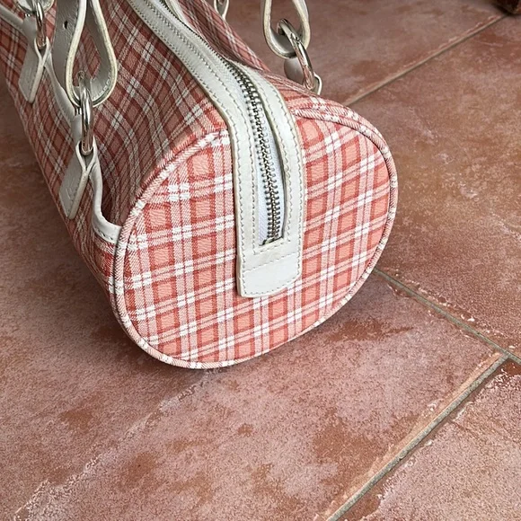 Lauren Ralph Lauren vintage barrel bag. wear and tear on buckles but great - Picture 2 of 7